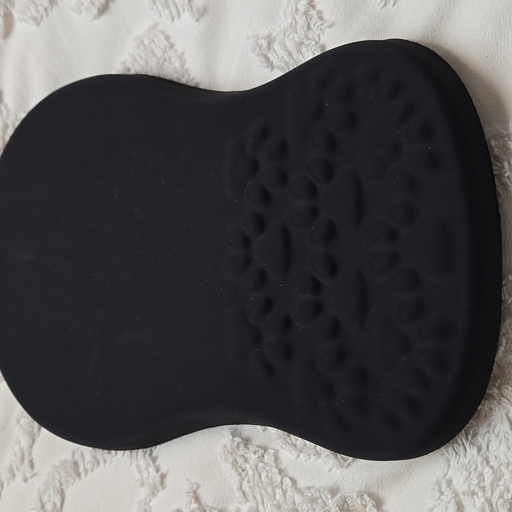 Black Ergonomic Mouse Pad